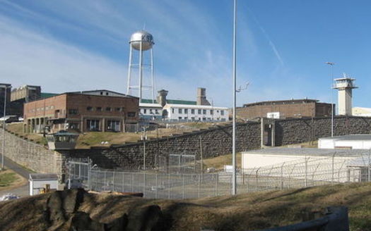 The Kentucky State Penitentiary complex in Eddyville, Ky., holds more than 850 people and has been in operation since the 1880s. (Wikimedia Commons)
