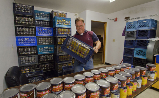 While food pantries help thousands of Oregonians, Oregon Food Bank notes that SNAP feeds 12 times more people than pantries do. (Lance Cheung/USDA)