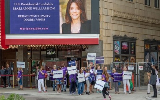 After a spike of initial interest, spiritual advice author Marianne Williamson's presidential campaign stalled. (Becker 1999/Wikipedia)