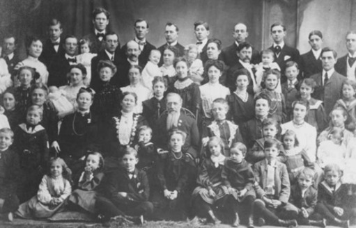 Joseph F. Smith (center), an early leader of the Church of Jesus Christ of Latter-Day Saints, is shown in 1904 with his polygamous family, including his sons and daughters, their spouses and children. (Wikimedia Commons)