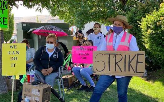 Workers are on strike at four of the six fruit packing warehouses in Yakima Valley. (Shauri Tello)