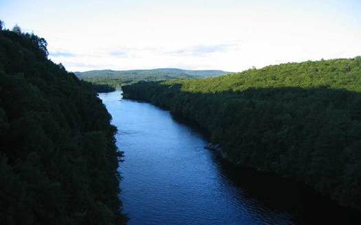 The Connecticut River is one of many across the country polluted by companies that have sought environmental waivers during the pandemic. (idenimadept/Wikimedia Commons)