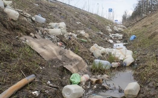 An estimated $4 million in tax dollars are spent annually to clean up litter alongside Ohio's highways. (AdobeStock)