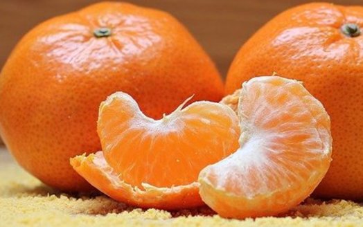 In March, the COVID-19 onset packed eight years of projected sales growth at grocery stores into one month, with oranges still a big seller. (pixel2013/Pixabay)