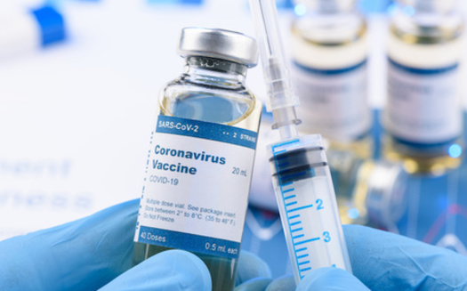 Las personas en mayor riesgo por coronavirus estn siendo consideradas como prioridad para recibir las vacunas COVID-19. (Dmytro S/Adobe Stock)