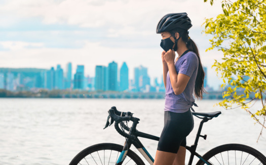 Health professionals compare bike-helmet laws to laws requiring people to wear seat belts. (Maridav/Adobe Stock)