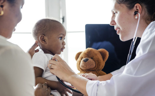 El Informe de salud infantil de Nevada 2021 por la Alianza de Defensa a la Infancia, encontró que solo el 56 por ciento de los niños sin seguro reciben atención médica regular. (Rawpixel / Adobestock)