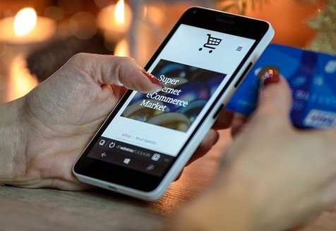 Holiday sales in 2021 are expected to increase between 8.5% and 10.5% over last year, and a record 87% of shoppers plan to shop online, according to the National Retail Federation. (PhotoMIx-Company/Pixabay) 