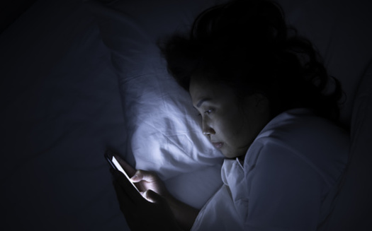 Experts say blue light inhibits melatonin production and interferes with sleep. (Reewungjunerr/Adobestock)