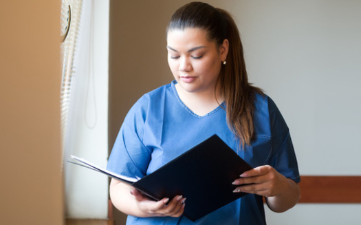 Segn la Asociacin Nacional de Enfermeras Hispanas, menos del 4% de los y las casi 3 millones de enfermeras registradas en los Estados Unidos son hispanas. (Adobe Stock)