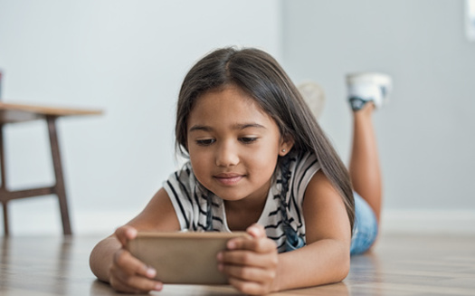 According to the Pew Research Center, 60% of parents report their children begin engaging with smart devices before age five. (Adobe Stock)