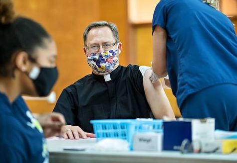A Kaiser Family Foundation survey shows many Latinos with mixed immigration status remain skeptical about giving personal information to health authorities offering COVID-19 vaccinations. (Diocese of Pennsylvania)<br />
