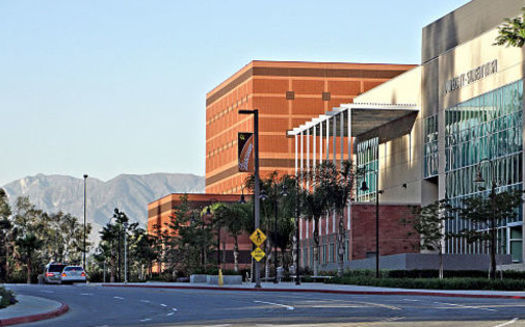 La Universidad Estatal de California-Los Ángeles ocupa el primer lugar en el Índice de Movilidad Económica porque ayuda a muchos graduados a escapar de la pobreza. (JustEfrain/Wikimedia Commons)