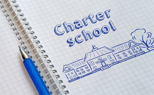 En 2020-21, casi el 90 % de los fondos para escuelas chárter de fuentes estatales, locales y federales provinieron de pagos obligatorios de matrícula de los distritos escolares, según el Keystone Center for Charter Change. (V. Yakobchuk/Adobe Stock)
