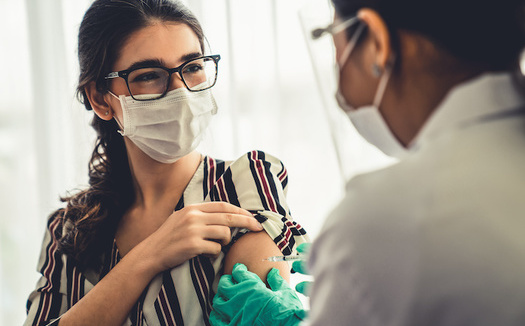 Alrededor del 68% de la poblacin total de Kentucky ha recibido dos dosis de la vacuna COVID-19. (Adobe Stock)