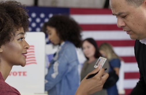 Los residentes de Pensilvania que votan por primera vez deben proporcionar una prueba de identificación, como una licencia de conducir de Pensilvania o una tarjeta de identificación de PennDOT. (Vesperstock/Adobe Stock)