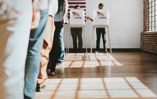 El informe de The Sentencing Project revela que más de 3,000 latinos que son ciudadanos estadounidenses no pueden votar en Arkansas debido a una condena por un delito grave. (Rawpixel.com/Adobe Stock)