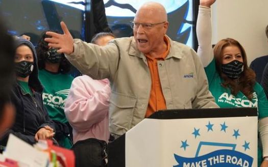 AFSCME President Lee Saunders rallies union workers in Las Vegas on Wednesday. (Emiliano Martinez/AFSCME)