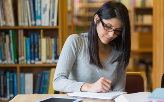 Oregon community college students who completed credentials or transferred within four years increased from 45% to 51% between 2017 and 2021. (WavebreakmediaMicro/Adobe Stock)