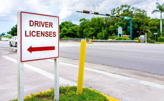 Una de las facilidades de un proyecto de ley propuesto en Minnesota para restaurar los privilegios de conducir a las personas indocumentadas es la proteccin de datos, de modo que las agencias no puedan compartir el estado migratorio de una persona. (Adobe Stock)
