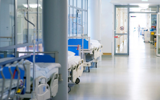 Los sindicatos de trabajadores de la salud apoyan una medida de la Asamblea Legislativa del Estado de Washington que pretende resolver la falta de personal en los hospitales. (Olena Bloshchynska/Adobe Stock)