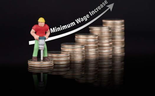 According to the Economic Policy Institute, if the New York state minimum wage had risen in tandem with employee productivity, it would currently be at $24.79 per hour. (Adobe Stock)