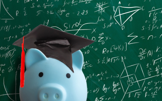 El presupuesto propuesto por el gobernador Gavin Newsom mantiene grandes inversiones en educacin postsecundaria a pesar de las previsiones de un dficit general de ingresos. (Angelov/Adobestock)