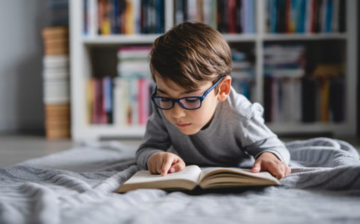 Parents will have the opportunity to opt-in for reading reminders via text or push notification. (Adobe Stock)