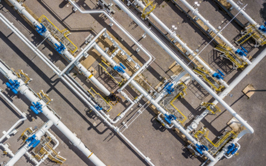 According to the Nevada Conservation League, Nevada produces almost no gas and spends $1.4 billion every year importing fossil fuels from out-of-state sources. (Adobe Stock) 