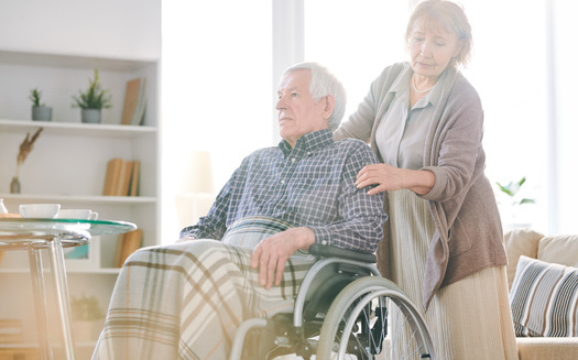 Un informe de AARP de 2023 encuentra que los 420,000 cuidadores familiares no remunerados de Connecticut brindaron atencin valorada en $7,200 millones en 2021. A nivel nacional, estos cuidadores proporcionaron ms de $600,000 millones en atencin durante el mismo perodo. (Adobe Stock)