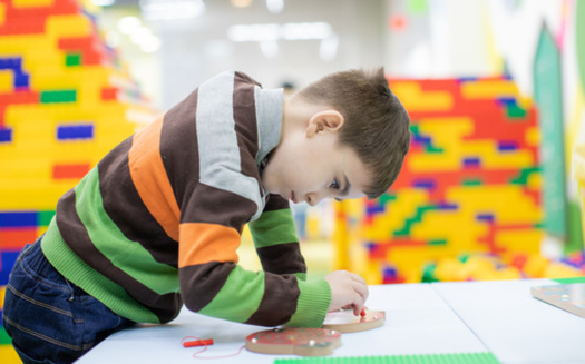 Breaking down big tasks into smaller steps helps children develop what experts refer to as executive function skills. (Delete/Adobe Stock)