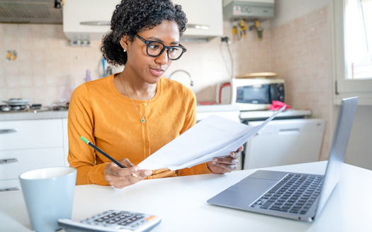 De acuerdo con Education Data Initiative, aunque el saldo promedio de prstamos estudiantiles en Indiana es ms bajo que el promedio nacional, los prestatarios Hoosiers deben alrededor de $30 mil millones. (Adobe Stock)