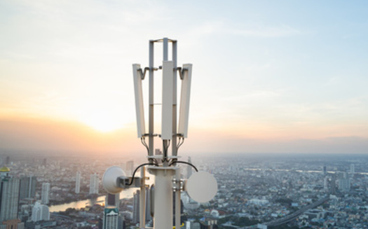 According to the Wireless Industry Association, in 2022 the United States had more than 142,000 cell towers and more than 450,000 outdoor small cell nodes. (Kinwun/Adobestock)