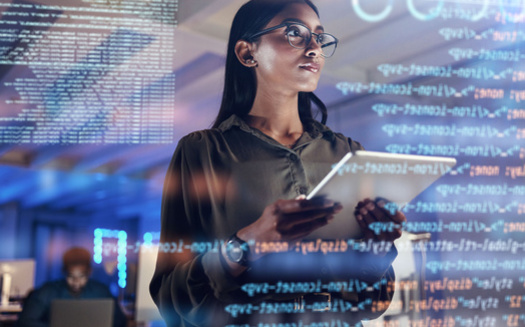 El salario medio de un analista de seguridad de la informacin es de $ 112.000 al ao y normalmente requiere una licenciatura. (Malambo C/peopleimages.com/Adobe Stock)
