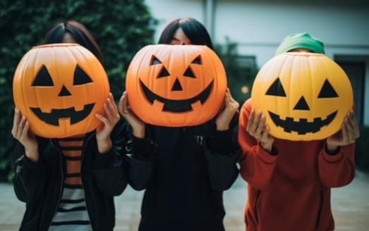 The nonprofit newsgathering organization Climate Central recently analyzed Halloween warming trends in 244 U.S. cities. Around 89% have seen October nights warm up since 1970. (AI/Adobe Stock)