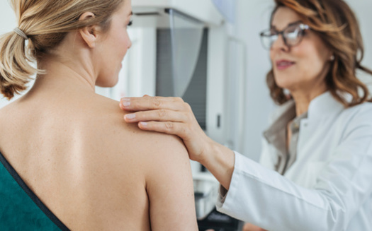Experts recommend women seek screenings at facilities certified as a Breast Imaging Center of Excellence. (Adobe Stock)