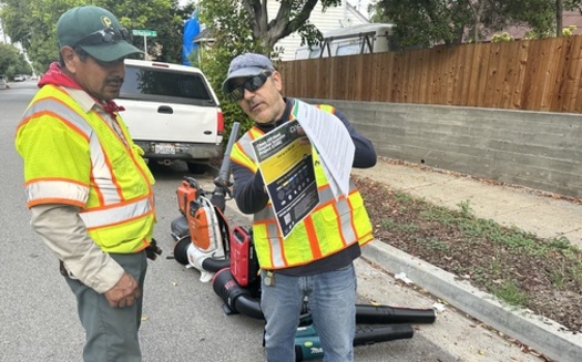 A landscaper learns about the capabilities and benefits of electric blowers. (American Green Zone Alliance)