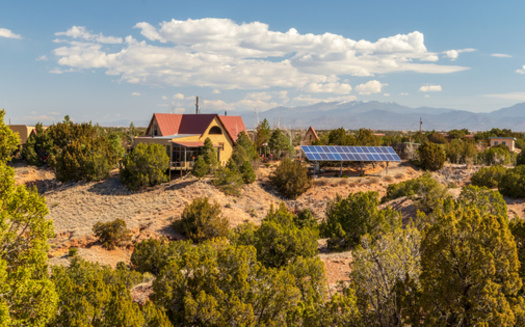 Como segundo estado ms soleado de Estados Unidos, Nuevo Mxico est preparado para aprovechar los incentivos de la ley climtica federal. (Faina Gurevich/Adobe Stock)