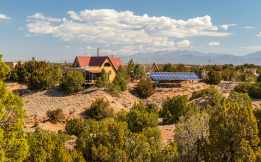 Como segundo estado más soleado de Estados Unidos, Nuevo México está preparado para aprovechar los incentivos de la ley climática federal. (Faina Gurevich/Adobe Stock)