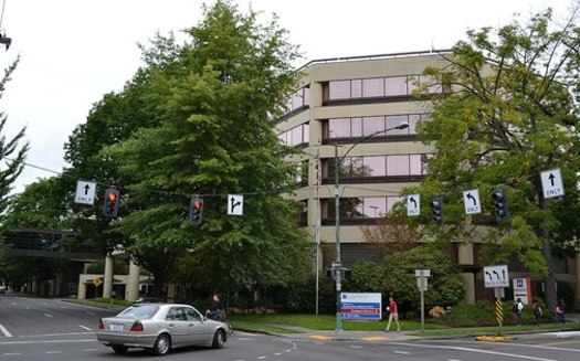 The PeaceHealth Sacred Heart Medical Center in Eugene is closing this year. (Visitor7/Wikimedia Commons)
