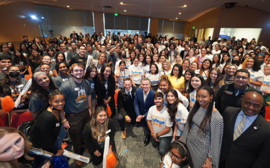 Gov. Gavin Newsom and Chief Service Officer Josh Fryday pose with fellows from the California College Corps. (California Volunteers/Office of the Governor)