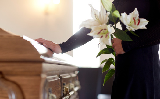 The National End of Life Alliance says death doulas do not perform clinical procedures, nor do they give medical advice on a course of treatment. (Adobe Stock)