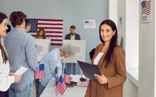 Los condados de todo el país están contratando personal para estar preparados para las elecciones presidenciales del 5 de noviembre. (Studio Romantic/Adobe Stock)
