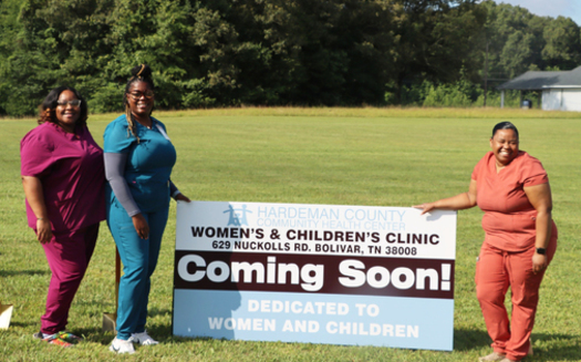 The Hardeman County Community Health Center offers maternal health services, supporting women throughout pregnancy and postpartum. It provides care for early and mid-stage pregnancies and collaborates with a team of physicians to ensure healthy deliveries. (Hardeman Community Health Center) 