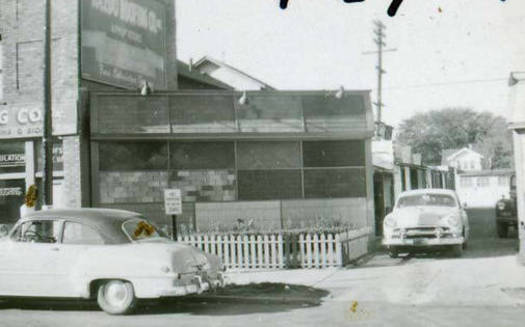 Toledo's Dorr Street once boasted more than 130 businesses between Collingwood Blvd. and Detroit Ave., including retail shops, restaurants, lodging, medical offices, entertainment venues, and services like auto repair, laundry and beauty salons. (Wikimedia Commons) 