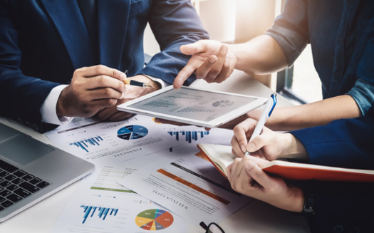 Despite the U.S. economy's ongoing resilience, a survey of public auditors reveals their economic outlook over the next 12 months is only neutral, with most believing a recession is likely on the horizon. (Adobe Stock)<br />