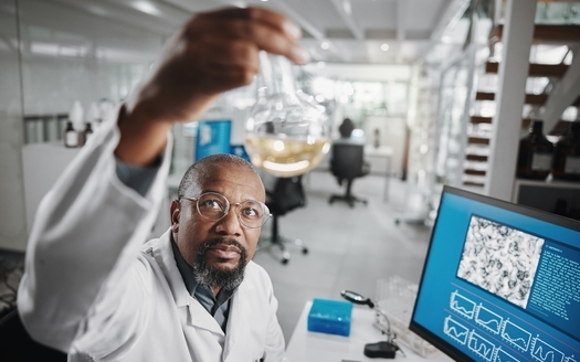 A report by the Pew Charitable Trusts calls for a reduction in the misuse of antibiotics and research into developing new, targeted drugs to fight infections. (Adobe Stock)