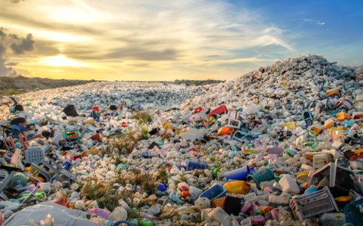 Short-term exposure to fracking pollutants can cause respiratory and other health issues, while long-term exposure, especially during pregnancy, is linked to birth defects and complications. (Aryfahmed/Adobe Stock)