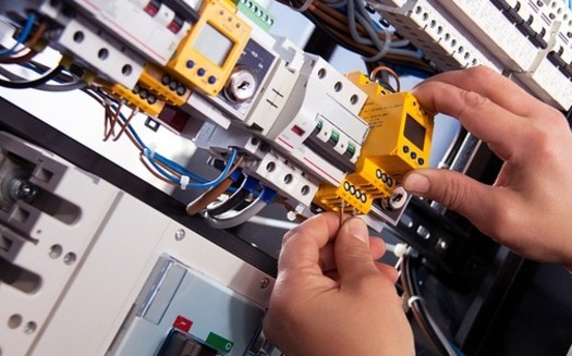 Virginia's Department of Labor promotes an earn-while-you-learn model to encourage participants in apprenticeship programs. (Pixabay)