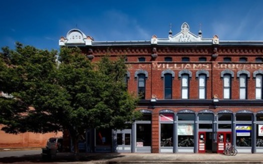 It is not just manufacturing facilities and distribution centers having a hard time finding workers. Analysts say labor shortages are affecting Main Street businesses, too. (Pexels)
